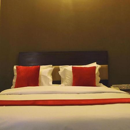 Hotel Ashrafee Dhaka Buitenkant foto