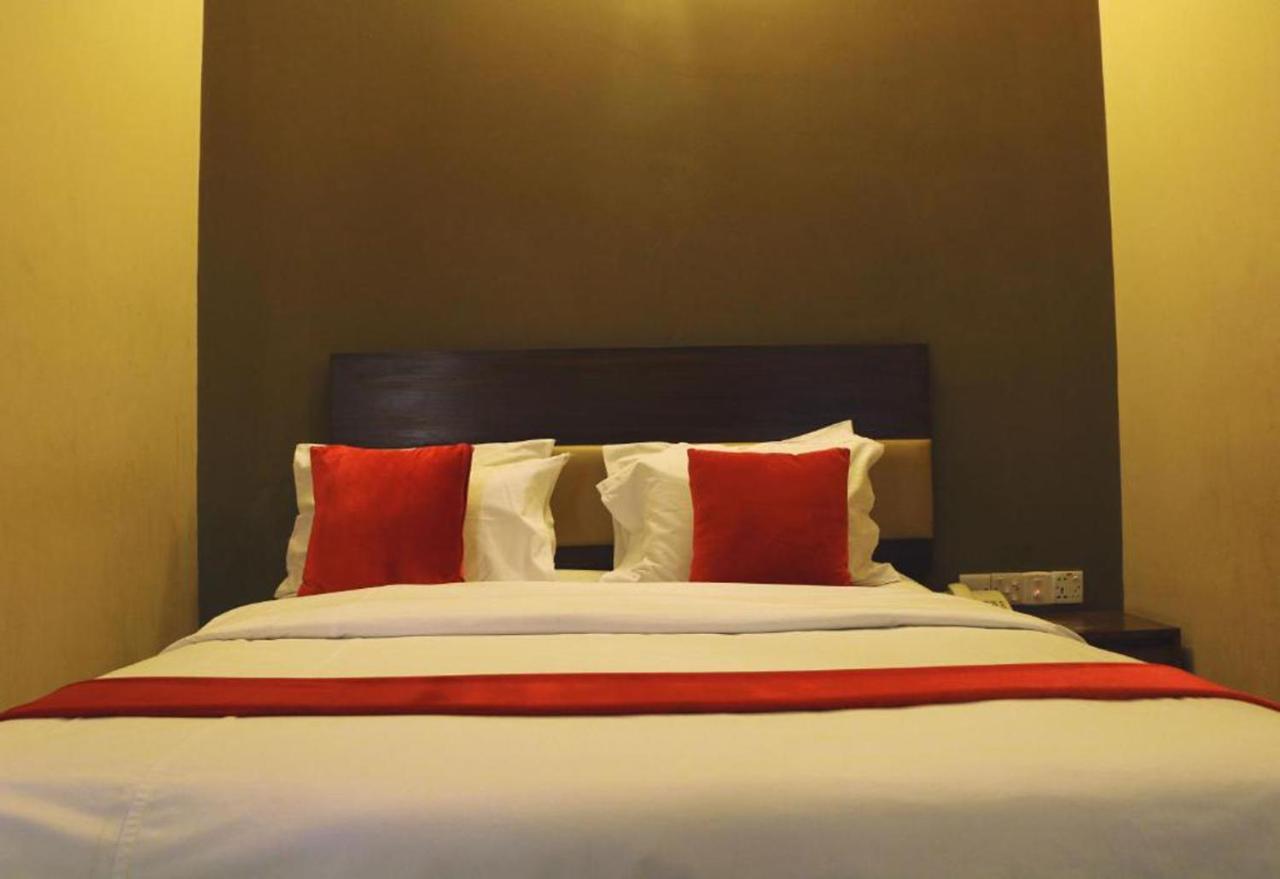 Hotel Ashrafee Dhaka Buitenkant foto