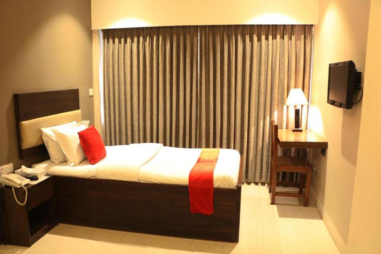 Hotel Ashrafee Dhaka Buitenkant foto
