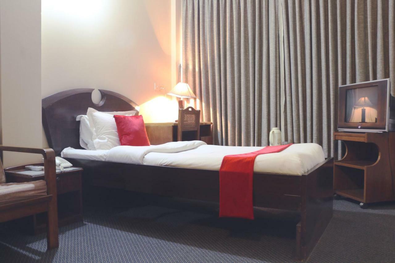 Hotel Ashrafee Dhaka Buitenkant foto