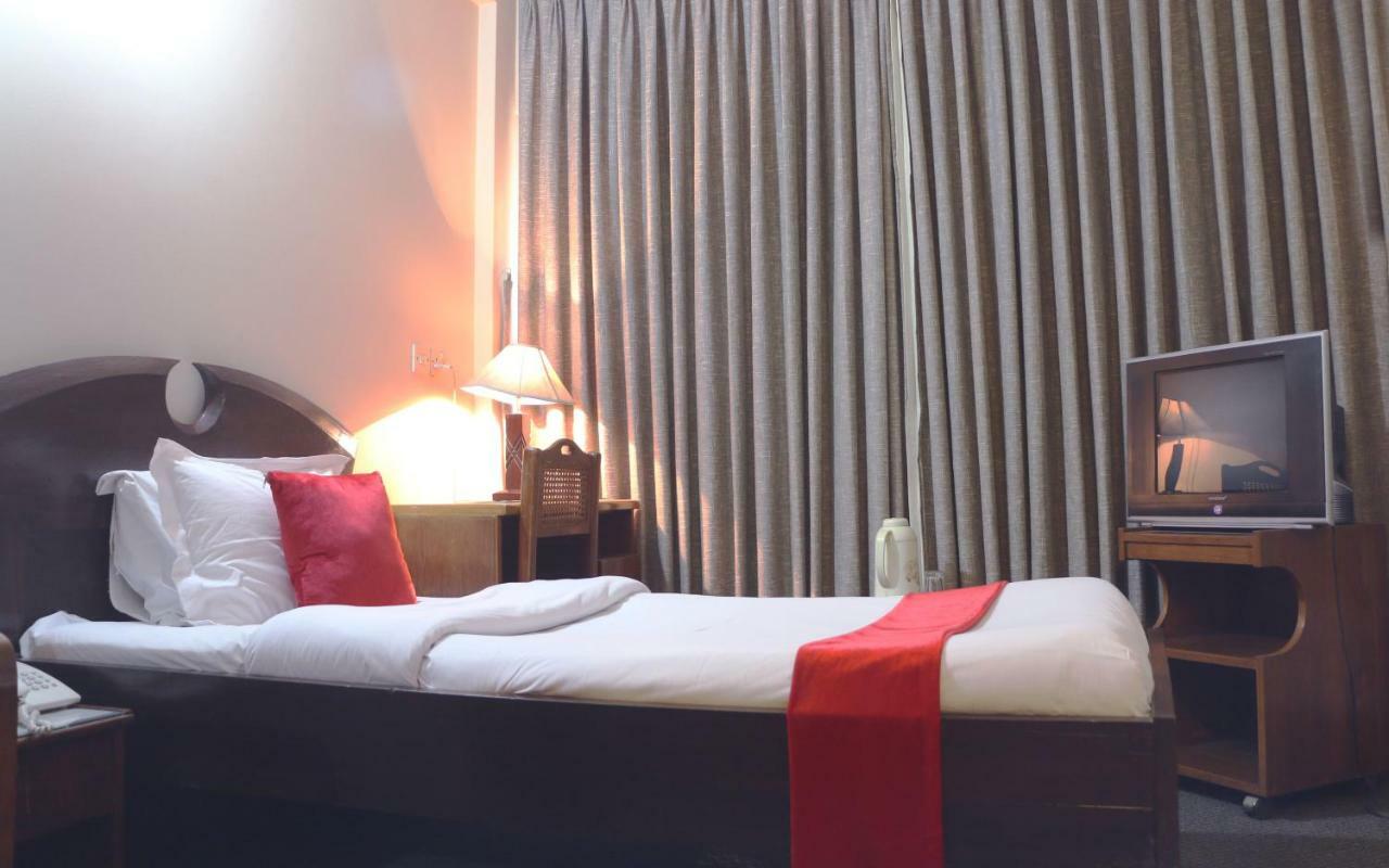 Hotel Ashrafee Dhaka Buitenkant foto